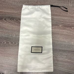 Satin GUCCI dust bag.